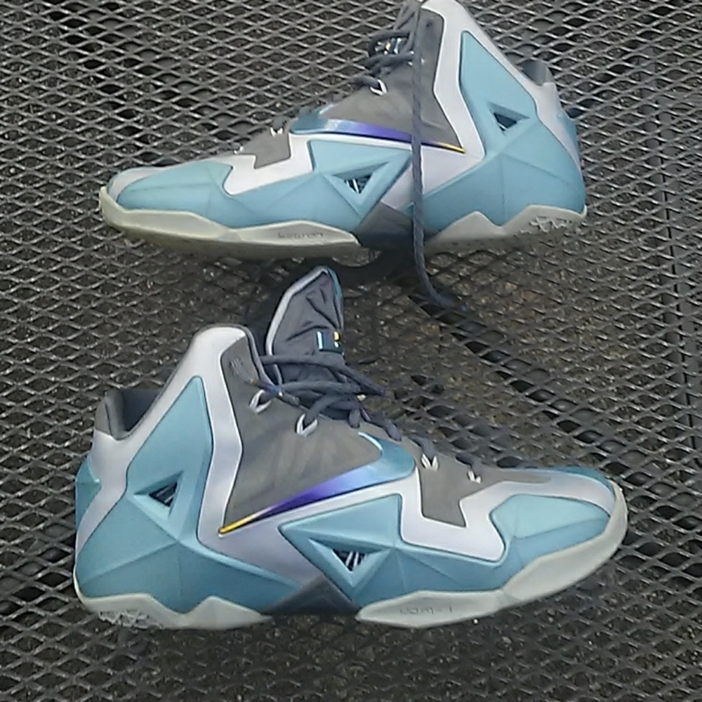 Nike lebron 11 basketball shoes